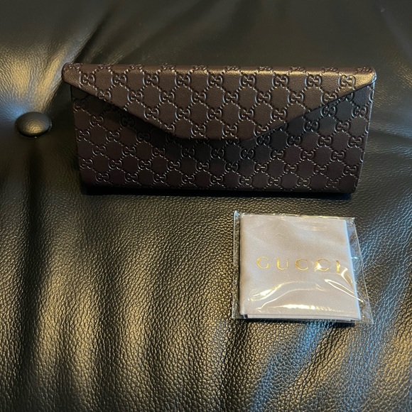 Gucci Sunglass case (foldable) - Picture 1 of 1